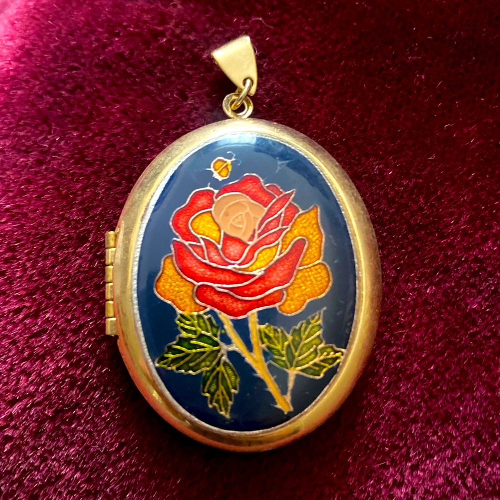 BEAUTY & THE BEAST Gorgeous Antique Rose Locket